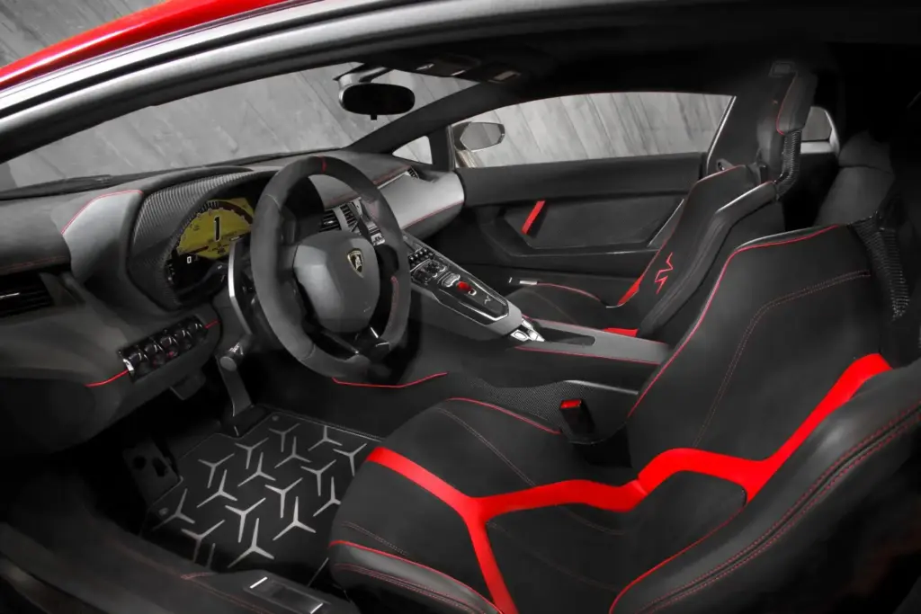 Super Veloce, 55 años de la filosofía más radical de Lamborghini: del Miura SV al Revuelto SV híbrido de 1.065 CV 14 Motor16 LAMBORGHINI AVENTADOR SV 12 Motor16