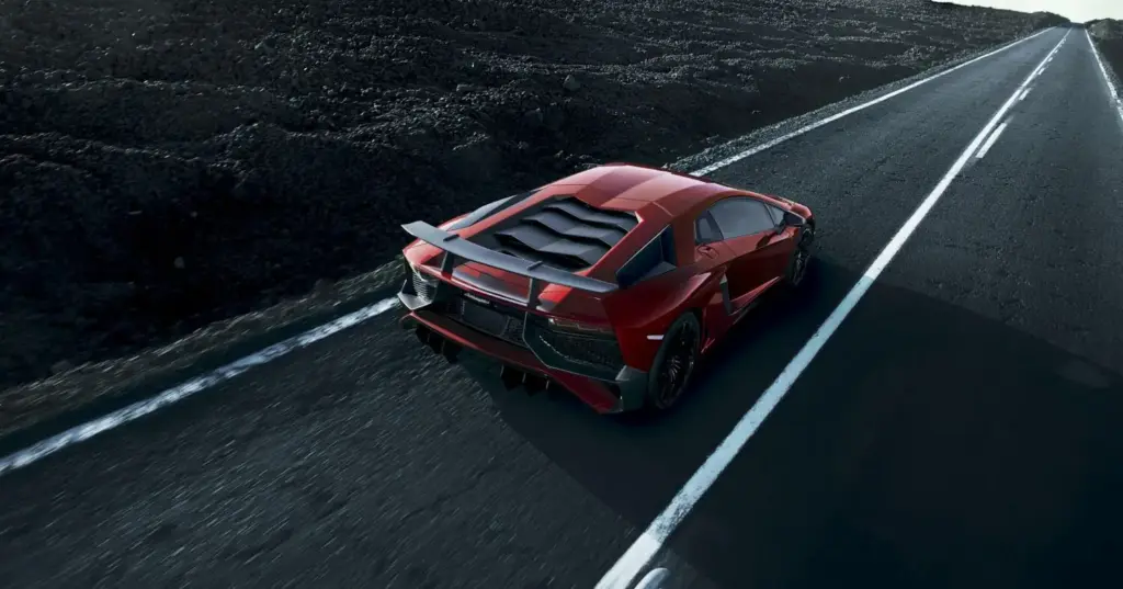Super Veloce, 55 años de la filosofía más radical de Lamborghini: del Miura SV al Revuelto SV híbrido de 1.065 CV 5 Motor16 LAMBORGHINI AVENTADOR SV 8 Motor16