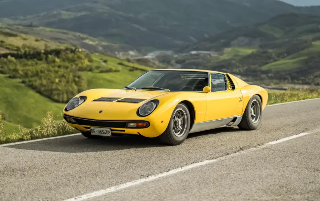 Super Veloce, 55 años de la filosofía más radical de Lamborghini: del Miura SV al Revuelto SV híbrido de 1.065 CV 21 Motor16 LAMBORGHINI MIURA SV 1 Motor16