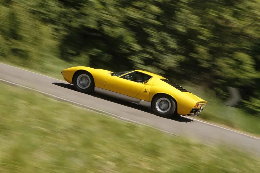 Super Veloce, 55 años de la filosofía más radical de Lamborghini: del Miura SV al Revuelto SV híbrido de 1.065 CV 1 Motor16 LAMBORGHINI MIURA SV 10 Motor16