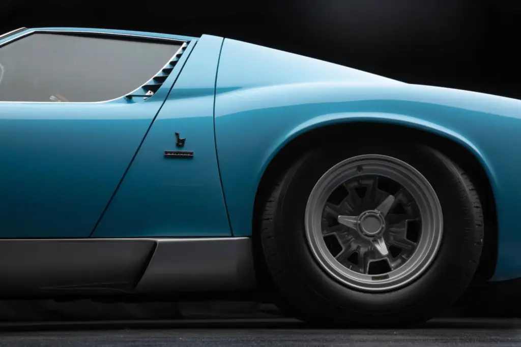 Super Veloce, 55 años de la filosofía más radical de Lamborghini: del Miura SV al Revuelto SV híbrido de 1.065 CV 31 Motor16 LAMBORGHINI MIURA SV 11 Motor16