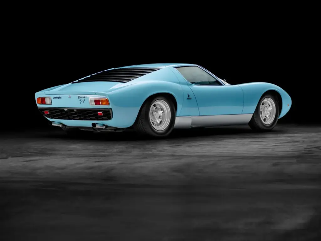 Super Veloce, 55 años de la filosofía más radical de Lamborghini: del Miura SV al Revuelto SV híbrido de 1.065 CV 32 Motor16 LAMBORGHINI MIURA SV 12 Motor16