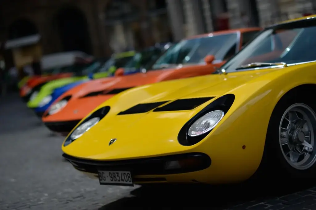 Super Veloce, 55 años de la filosofía más radical de Lamborghini: del Miura SV al Revuelto SV híbrido de 1.065 CV 22 Motor16 LAMBORGHINI MIURA SV 2 Motor16