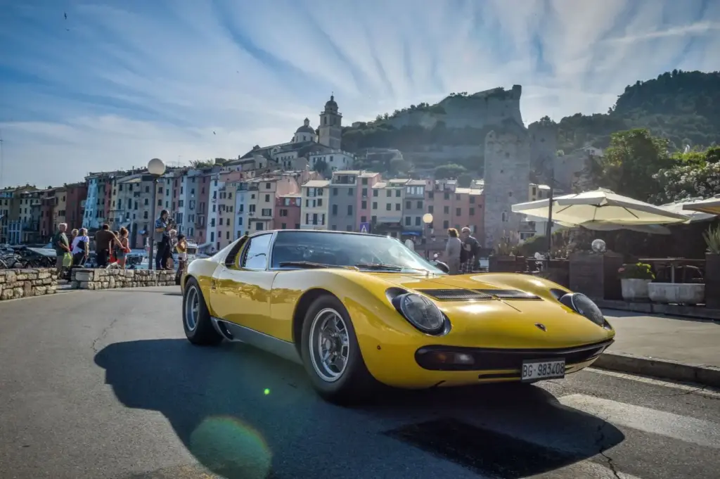 Super Veloce, 55 años de la filosofía más radical de Lamborghini: del Miura SV al Revuelto SV híbrido de 1.065 CV 23 Motor16 LAMBORGHINI MIURA SV 3 Motor16
