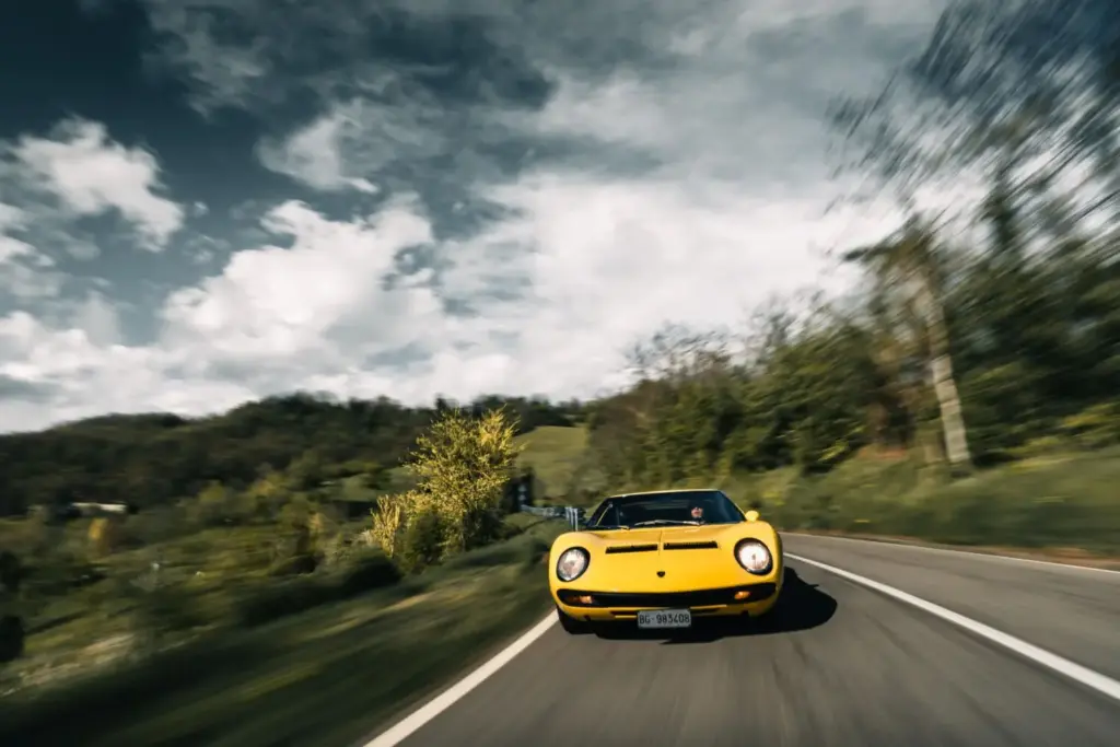 Super Veloce, 55 años de la filosofía más radical de Lamborghini: del Miura SV al Revuelto SV híbrido de 1.065 CV 28 Motor16 LAMBORGHINI MIURA SV 8 Motor16