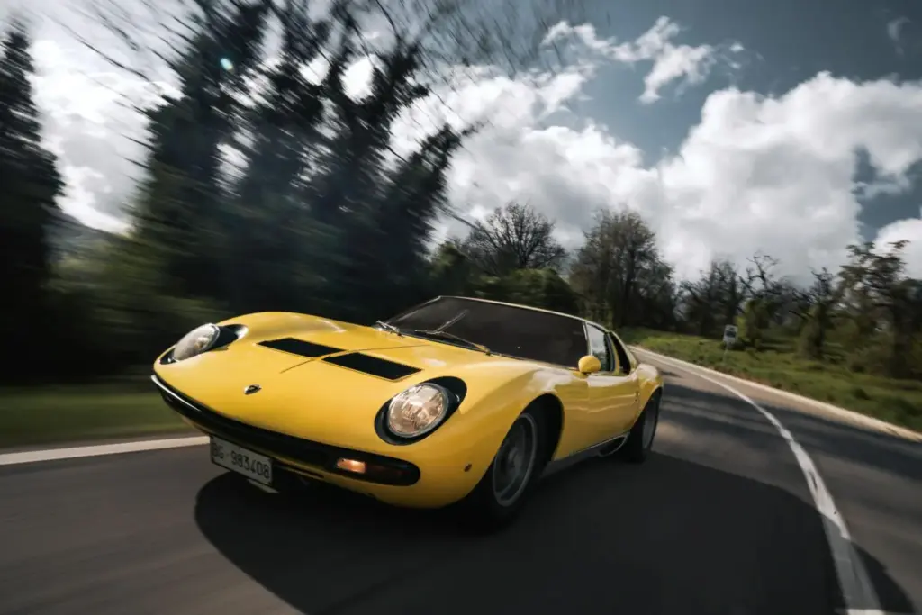 Super Veloce, 55 años de la filosofía más radical de Lamborghini: del Miura SV al Revuelto SV híbrido de 1.065 CV 29 Motor16 LAMBORGHINI MIURA SV 9 Motor16