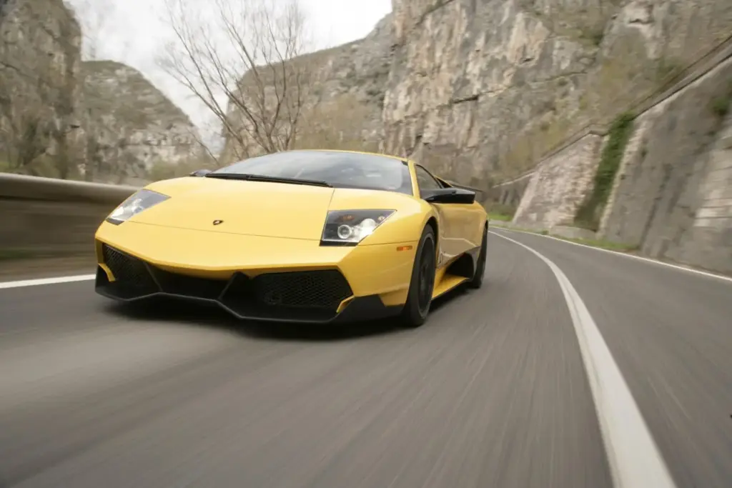 Super Veloce, 55 años de la filosofía más radical de Lamborghini: del Miura SV al Revuelto SV híbrido de 1.065 CV 46 Motor16 LAMBORGHINI MURCIELAGO SV 10 Motor16