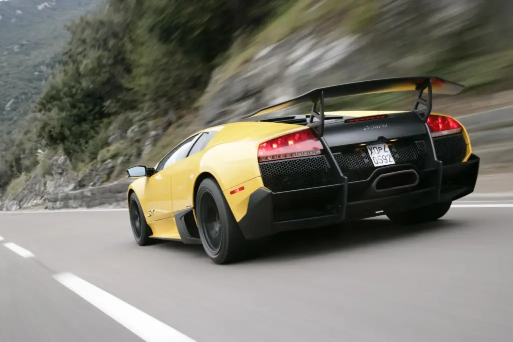 Super Veloce, 55 años de la filosofía más radical de Lamborghini: del Miura SV al Revuelto SV híbrido de 1.065 CV 39 Motor16 LAMBORGHINI MURCIELAGO SV 3 Motor16