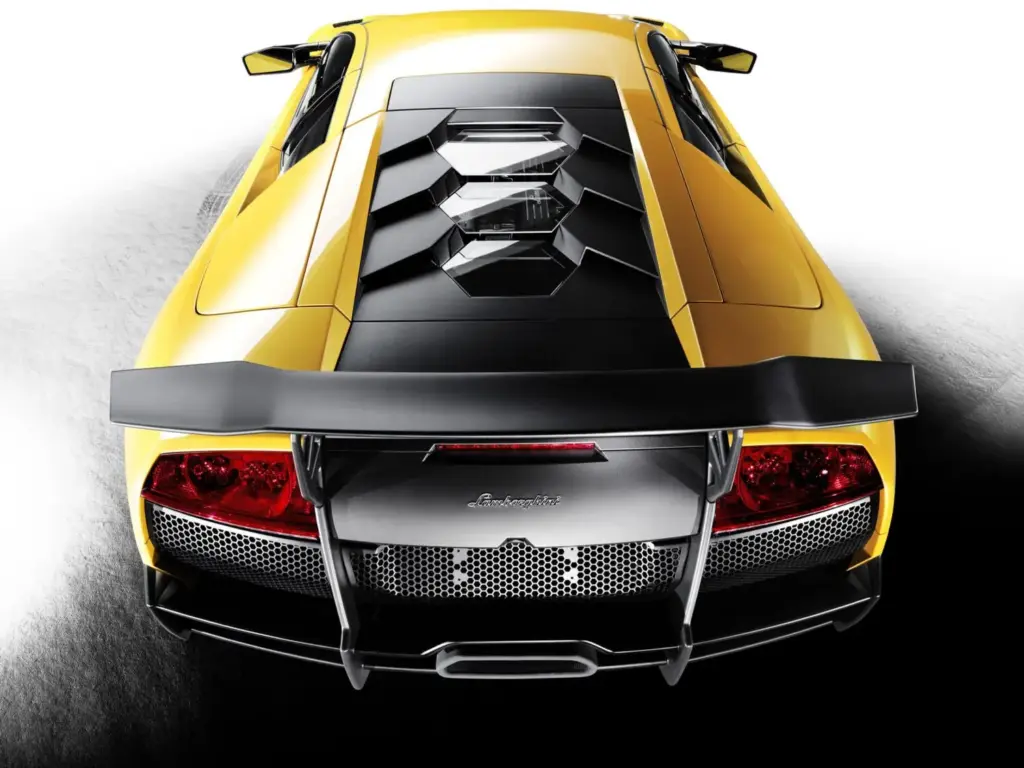 Super Veloce, 55 años de la filosofía más radical de Lamborghini: del Miura SV al Revuelto SV híbrido de 1.065 CV 43 Motor16 LAMBORGHINI MURCIELAGO SV 7 Motor16
