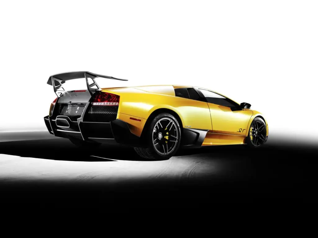 Super Veloce, 55 años de la filosofía más radical de Lamborghini: del Miura SV al Revuelto SV híbrido de 1.065 CV 44 Motor16 LAMBORGHINI MURCIELAGO SV 8 Motor16