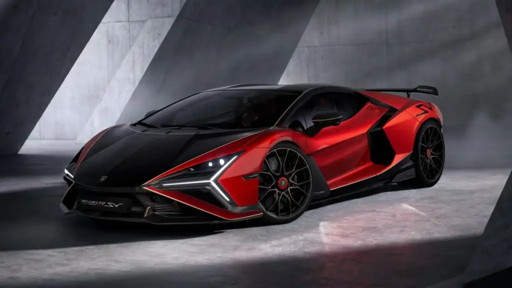 Super Veloce, 55 años de la filosofía más radical de Lamborghini: del Miura SV al Revuelto SV híbrido de 1.065 CV 6 Motor16 LAMBORGHINI REVUELTO SV 1 Motor16