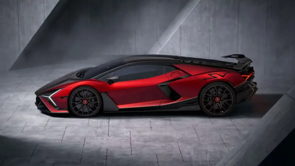 Super Veloce, 55 años de la filosofía más radical de Lamborghini: del Miura SV al Revuelto SV híbrido de 1.065 CV 53 Motor16 LAMBORGHINI REVUELTO SV 3 Motor16