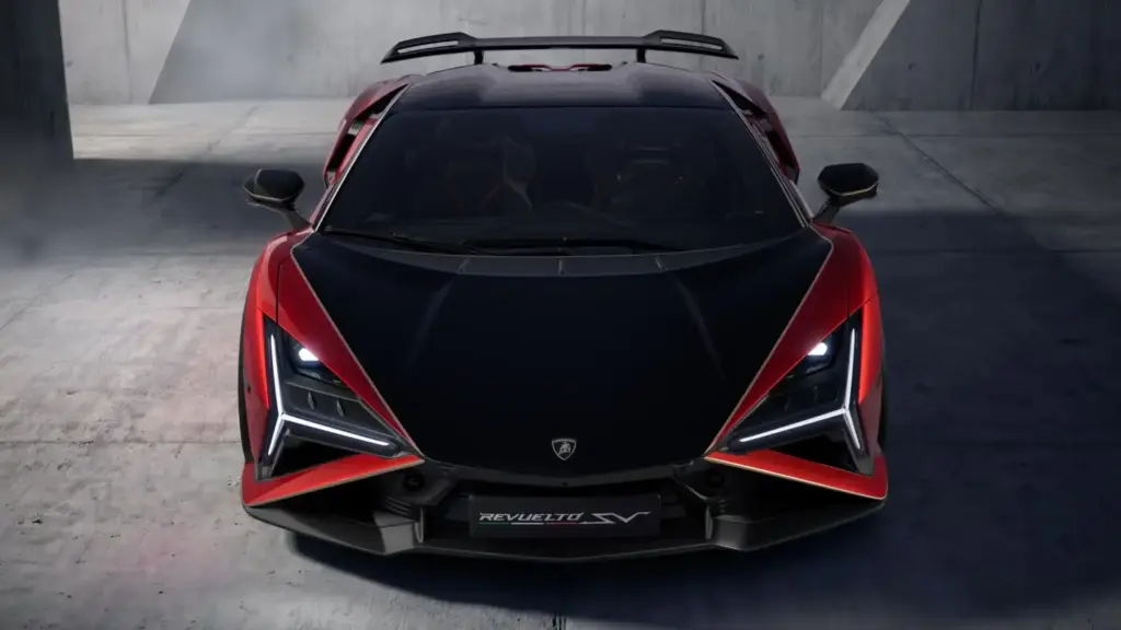 Super Veloce, 55 años de la filosofía más radical de Lamborghini: del Miura SV al Revuelto SV híbrido de 1.065 CV 55 Motor16 LAMBORGHINI REVUELTO SV 5 Motor16