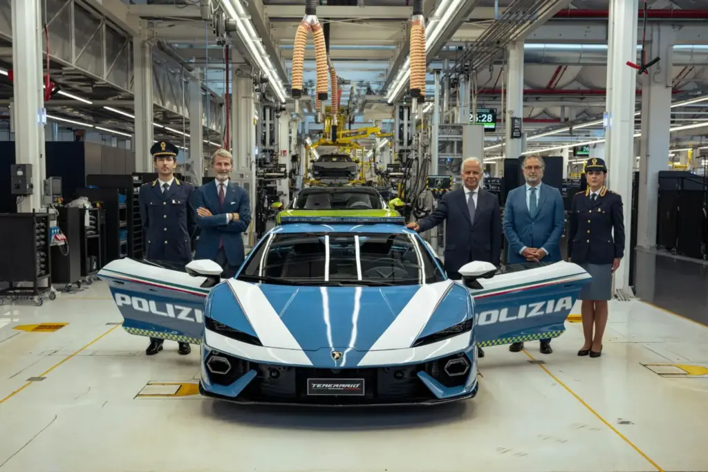 LAMBORGHINI TEMERARIO POLICIA 4 Motor16