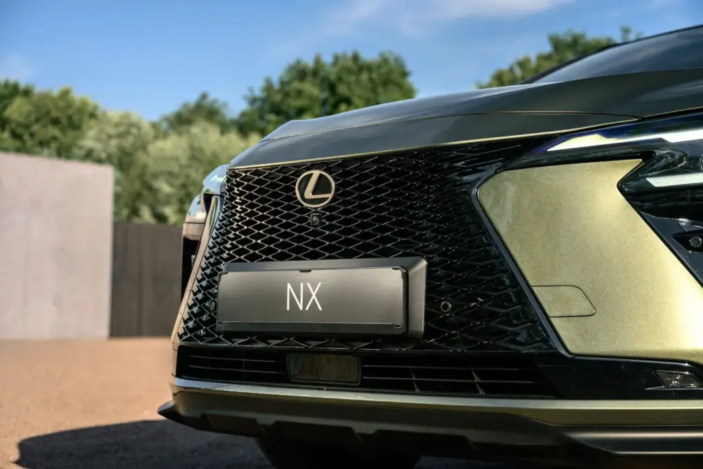 Lexus renueva a fondo el NX: hasta 307 CV, más de 100 km de autonomía eléctrica en el 450h+... 31 Motor16 LEXUS NX 2027 23 Motor16