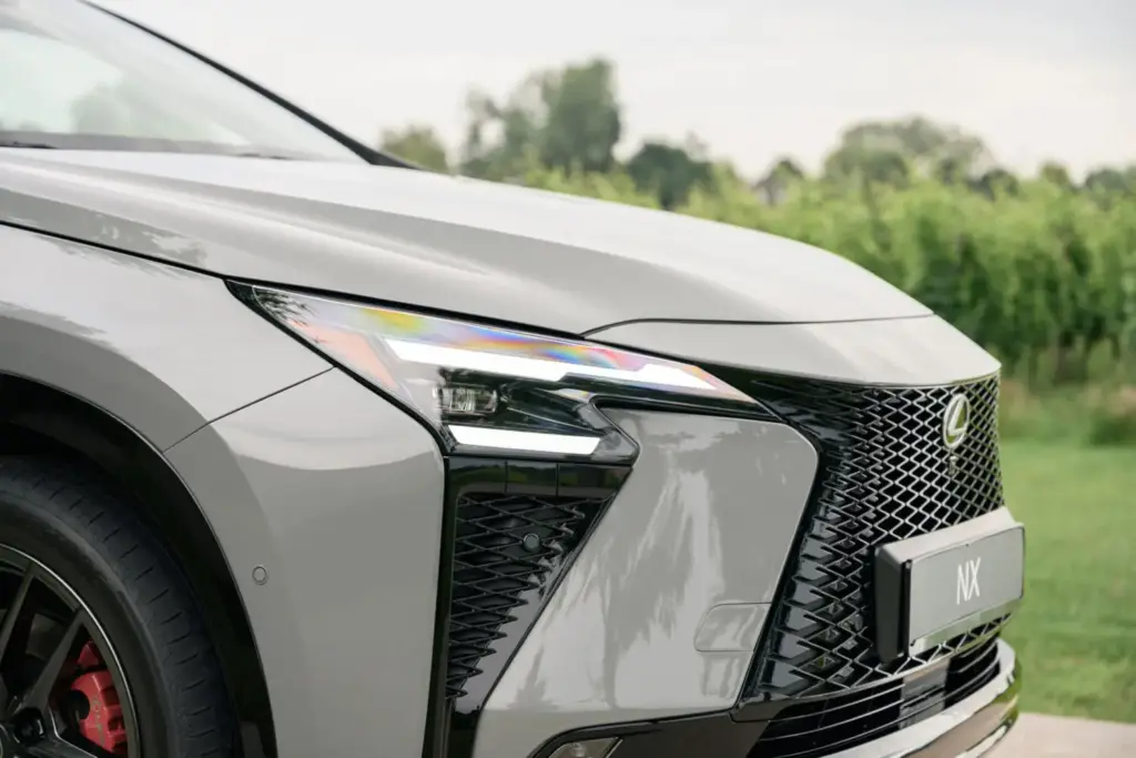 Lexus renueva a fondo el NX: hasta 307 CV, más de 100 km de autonomía eléctrica en el 450h+... 33 Motor16 LEXUS NX 2027 25 Motor16