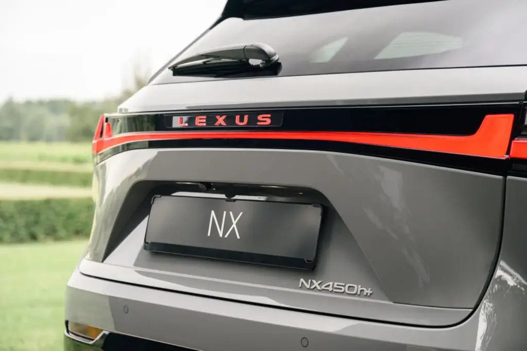 Lexus renueva a fondo el NX: hasta 307 CV, más de 100 km de autonomía eléctrica en el 450h+... 34 Motor16 LEXUS NX 2027 26 Motor16