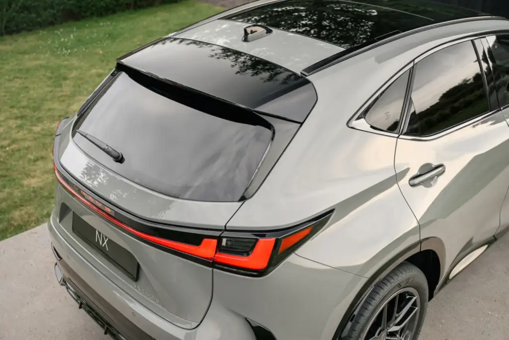 Lexus renueva a fondo el NX: hasta 307 CV, más de 100 km de autonomía eléctrica en el 450h+... 35 Motor16 LEXUS NX 2027 27 Motor16