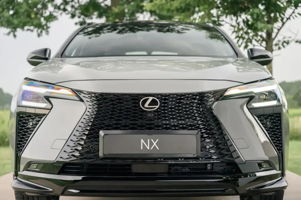 Lexus renueva a fondo el NX: hasta 307 CV, más de 100 km de autonomía eléctrica en el 450h+... 36 Motor16 LEXUS NX 2027 28 Motor16
