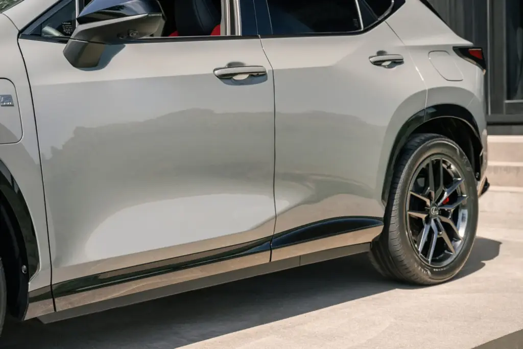 Lexus renueva a fondo el NX: hasta 307 CV, más de 100 km de autonomía eléctrica en el 450h+... 38 Motor16 LEXUS NX 2027 30 Motor16