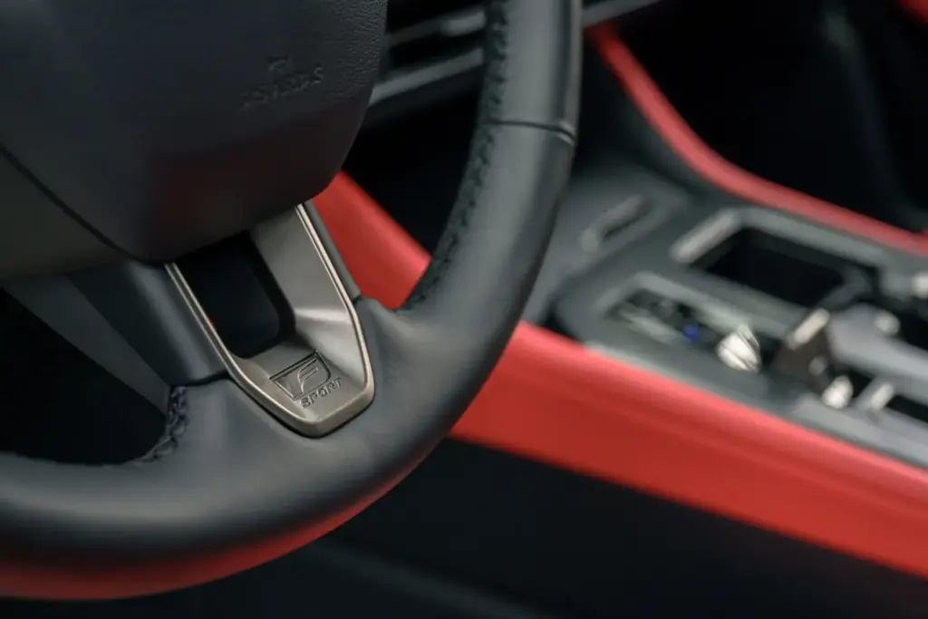 Lexus renueva a fondo el NX: hasta 307 CV, más de 100 km de autonomía eléctrica en el 450h+... 42 Motor16 LEXUS NX 2027 34 Motor16