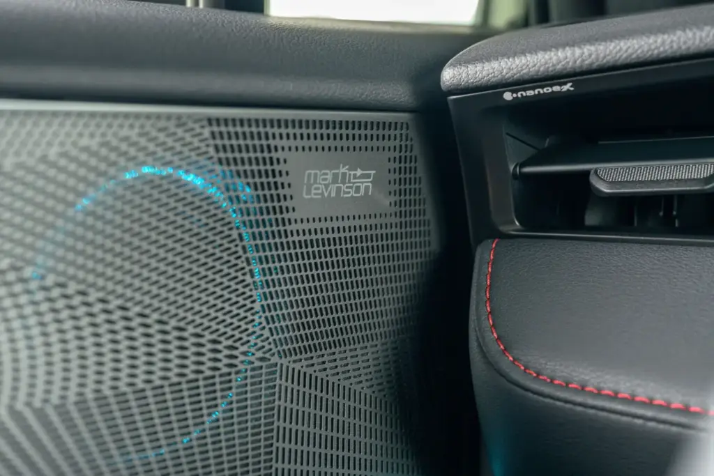 Lexus renueva a fondo el NX: hasta 307 CV, más de 100 km de autonomía eléctrica en el 450h+... 44 Motor16 LEXUS NX 2027 36 Motor16