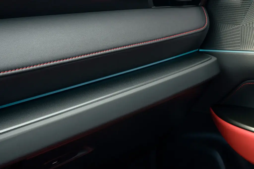 Lexus renueva a fondo el NX: hasta 307 CV, más de 100 km de autonomía eléctrica en el 450h+... 46 Motor16 LEXUS NX 2027 38 Motor16