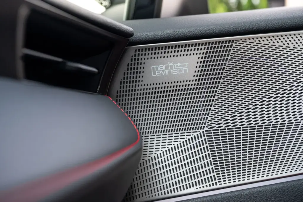 Lexus renueva a fondo el NX: hasta 307 CV, más de 100 km de autonomía eléctrica en el 450h+... 48 Motor16 LEXUS NX 2027 40 Motor16