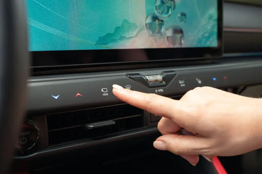 Lexus renueva a fondo el NX: hasta 307 CV, más de 100 km de autonomía eléctrica en el 450h+... 55 Motor16 LEXUS NX 2027 47 Motor16