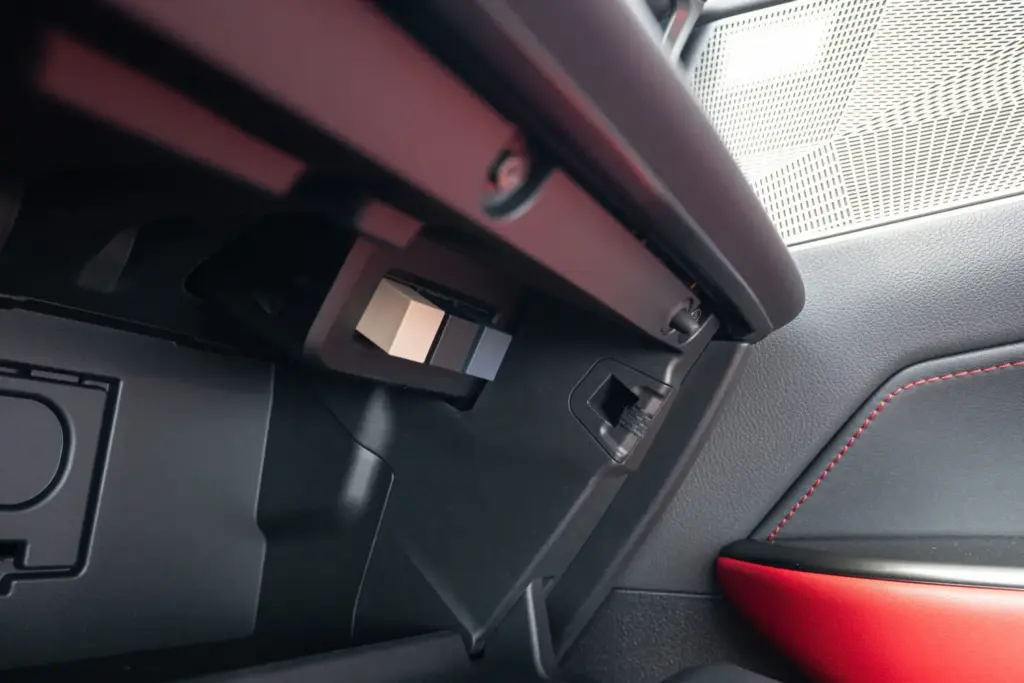 Lexus renueva a fondo el NX: hasta 307 CV, más de 100 km de autonomía eléctrica en el 450h+... 59 Motor16 LEXUS NX 2027 51 Motor16