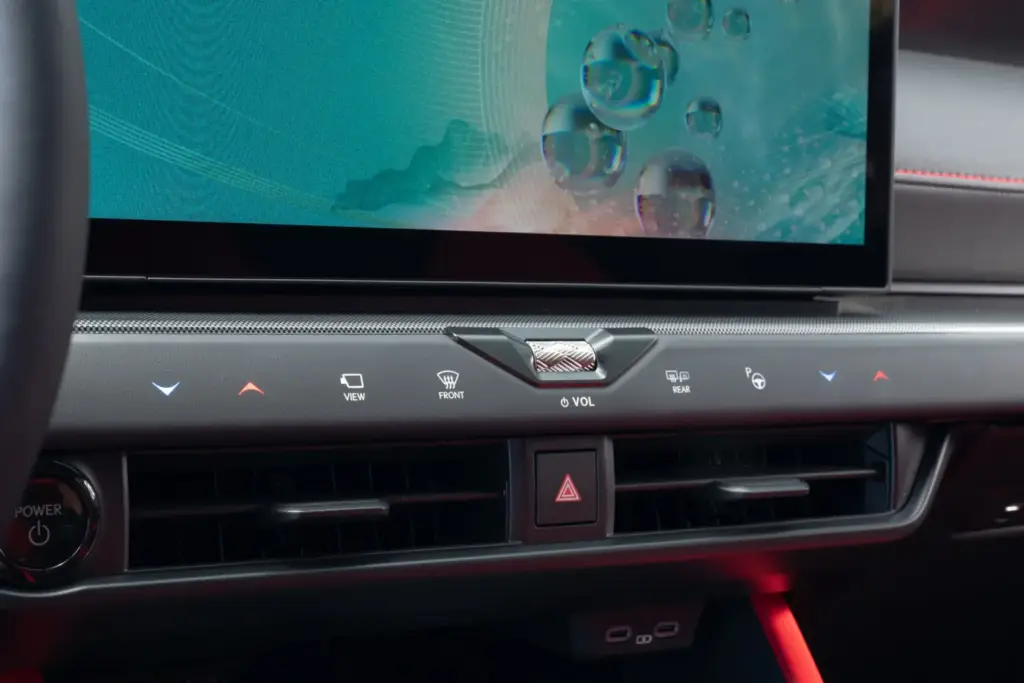 Lexus renueva a fondo el NX: hasta 307 CV, más de 100 km de autonomía eléctrica en el 450h+... 61 Motor16 LEXUS NX 2027 53 Motor16
