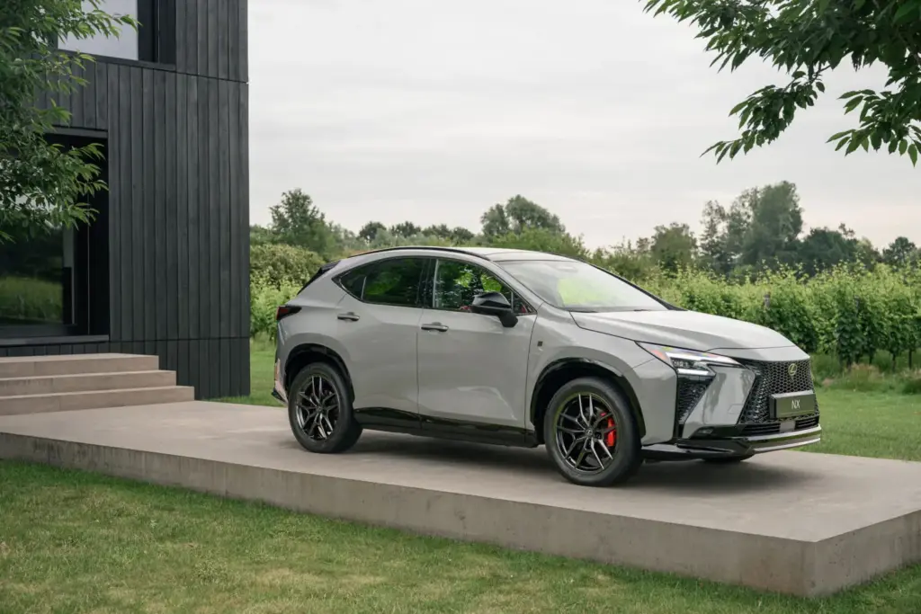 Lexus renueva a fondo el NX: hasta 307 CV, más de 100 km de autonomía eléctrica en el 450h+... 62 Motor16 LEXUS NX 2027 54 Motor16