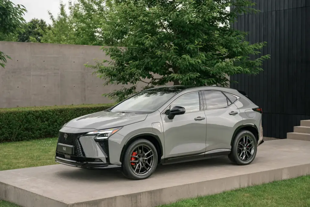 Lexus renueva a fondo el NX: hasta 307 CV, más de 100 km de autonomía eléctrica en el 450h+... 63 Motor16 LEXUS NX 2027 55 Motor16