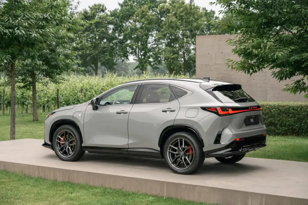 Lexus renueva a fondo el NX: hasta 307 CV, más de 100 km de autonomía eléctrica en el 450h+... 65 Motor16 LEXUS NX 2027 57 Motor16