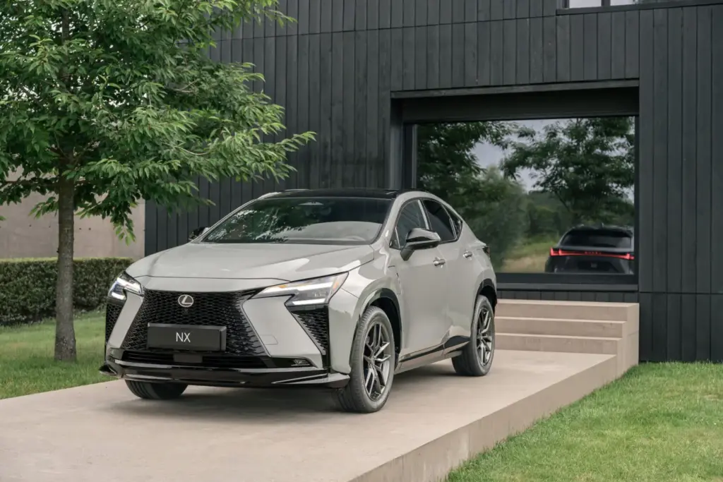 Lexus renueva a fondo el NX: hasta 307 CV, más de 100 km de autonomía eléctrica en el 450h+... 66 Motor16 LEXUS NX 2027 58 Motor16