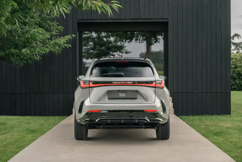 Lexus renueva a fondo el NX: hasta 307 CV, más de 100 km de autonomía eléctrica en el 450h+... 67 Motor16 LEXUS NX 2027 59 Motor16