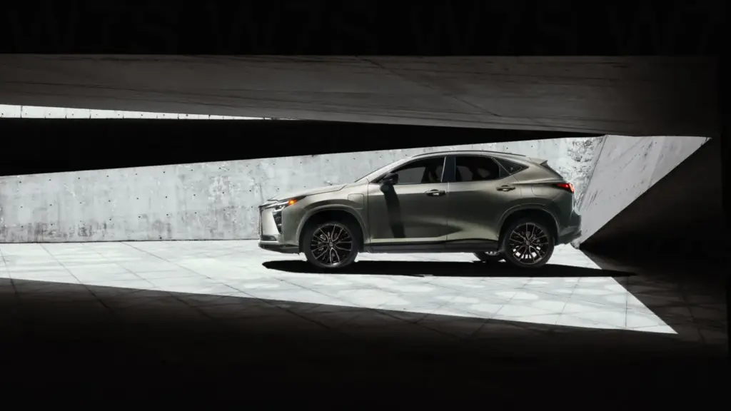 Lexus renueva a fondo el NX: hasta 307 CV, más de 100 km de autonomía eléctrica en el 450h+... 14 Motor16 LEXUS NX 2027 6 Motor16