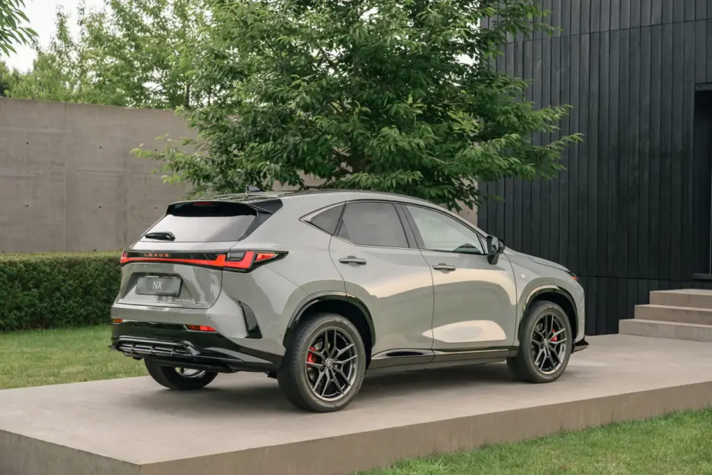 Lexus renueva a fondo el NX: hasta 307 CV, más de 100 km de autonomía eléctrica en el 450h+... 69 Motor16 LEXUS NX 2027 61 Motor16