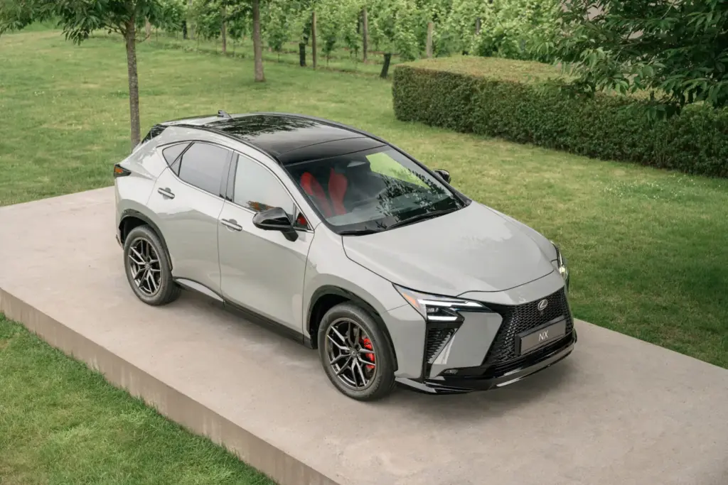 Lexus renueva a fondo el NX: hasta 307 CV, más de 100 km de autonomía eléctrica en el 450h+... 70 Motor16 LEXUS NX 2027 62 Motor16