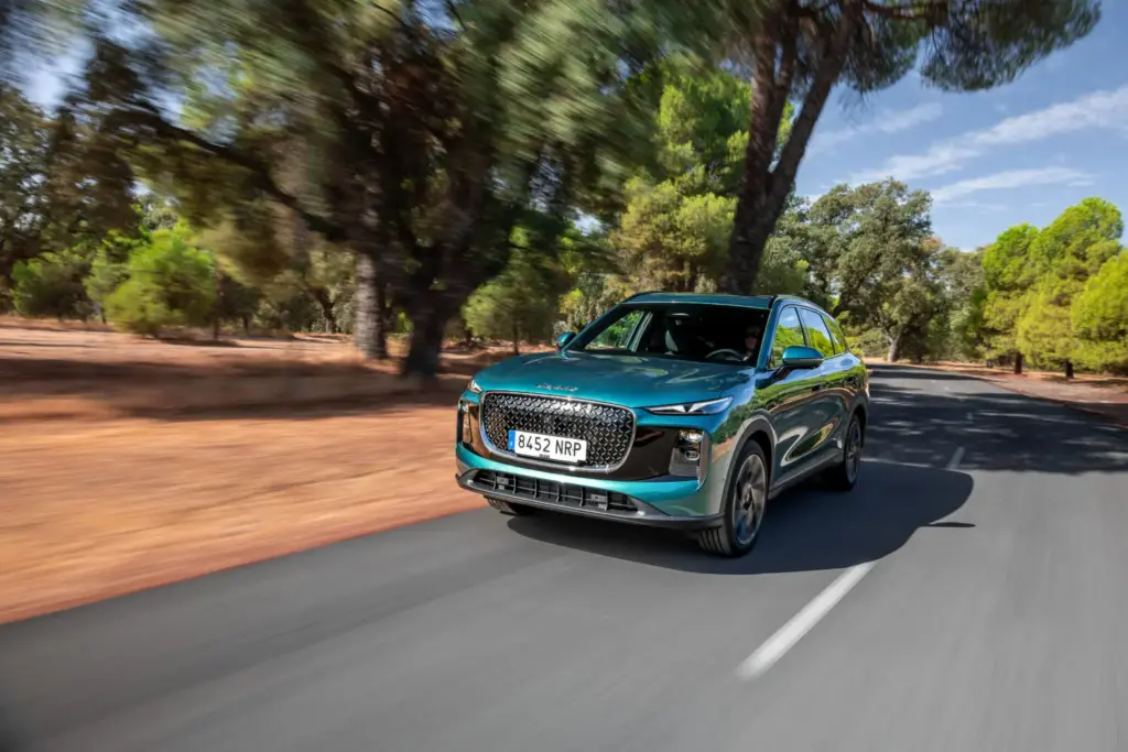 Probamos el LEPAS L8 Súper Híbrido: elegancia felina y 279 CV para estrenar la marca en España 10 Motor16 Lepas L8 021 Motor16
