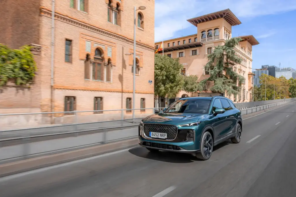 Probamos el LEPAS L8 Súper Híbrido: elegancia felina y 279 CV para estrenar la marca en España 1 Motor16 Lepas L8 074 Motor16