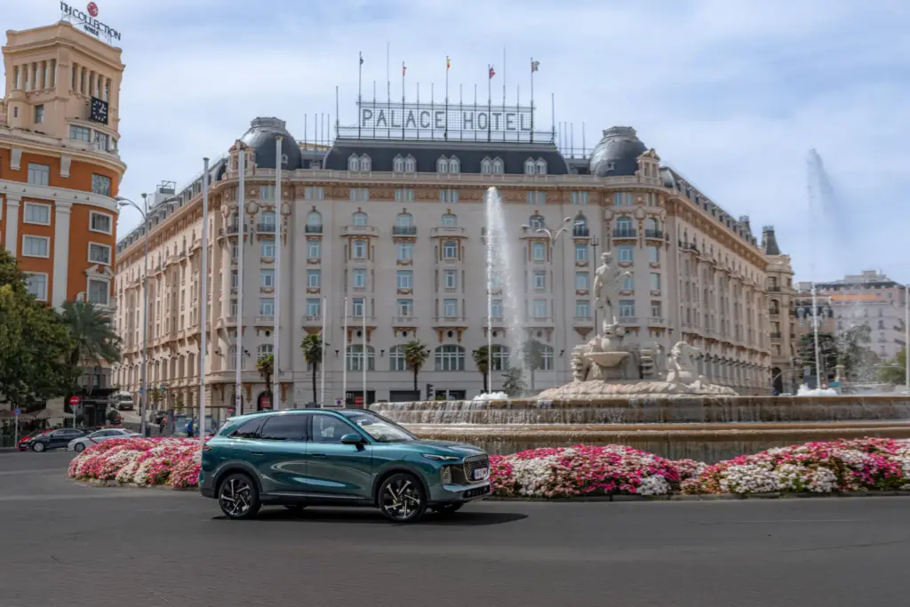 Probamos el LEPAS L8 Súper Híbrido: elegancia felina y 279 CV para estrenar la marca en España 15 Motor16 Lepas L8 079 Motor16