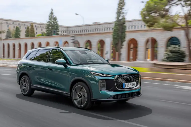 El Lepas L8 ya tiene precio en España: SUV híbrido chino desde 33.990 euros con ayudas a la compra