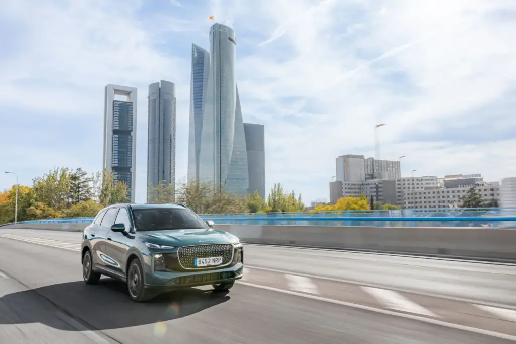 Probamos el LEPAS L8 Súper Híbrido: elegancia felina y 279 CV para estrenar la marca en España 17 Motor16 Lepas L8 087 Motor16