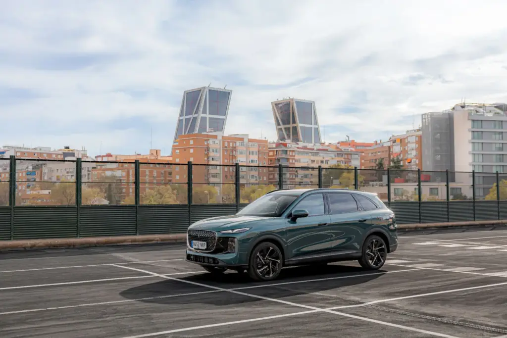 Probamos el LEPAS L8 Súper Híbrido: elegancia felina y 279 CV para estrenar la marca en España 19 Motor16 Lepas L8 106 Motor16