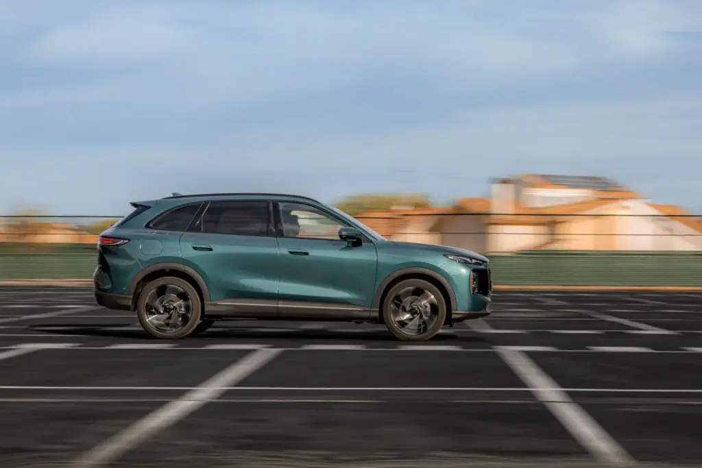 Probamos el LEPAS L8 Súper Híbrido: elegancia felina y 279 CV para estrenar la marca en España 22 Motor16 Lepas L8 112 Motor16