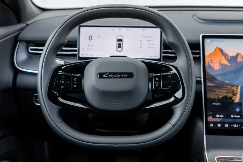 Probamos el LEPAS L8 Súper Híbrido: elegancia felina y 279 CV para estrenar la marca en España 25 Motor16 Lepas L8 int 005 Motor16