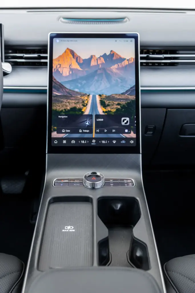 Probamos el LEPAS L8 Súper Híbrido: elegancia felina y 279 CV para estrenar la marca en España 6 Motor16 Lepas L8 int 008 Motor16