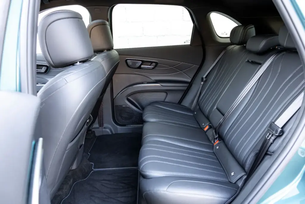 Probamos el LEPAS L8 Súper Híbrido: elegancia felina y 279 CV para estrenar la marca en España 35 Motor16 Lepas L8 int 053 Motor16