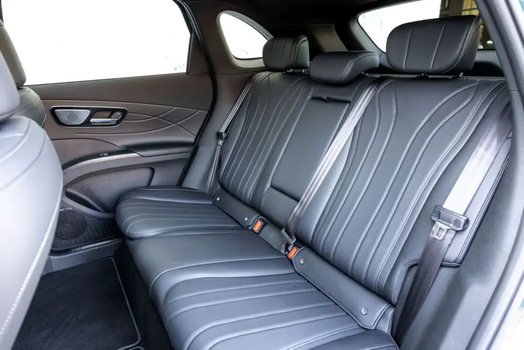 Probamos el LEPAS L8 Súper Híbrido: elegancia felina y 279 CV para estrenar la marca en España 4 Motor16 Lepas L8 int 054 Motor16